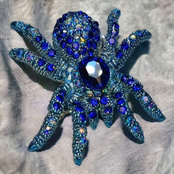 Crystal Bling Tarantula Spider Pin Rhinestone Brooch - Picture 3 of 11